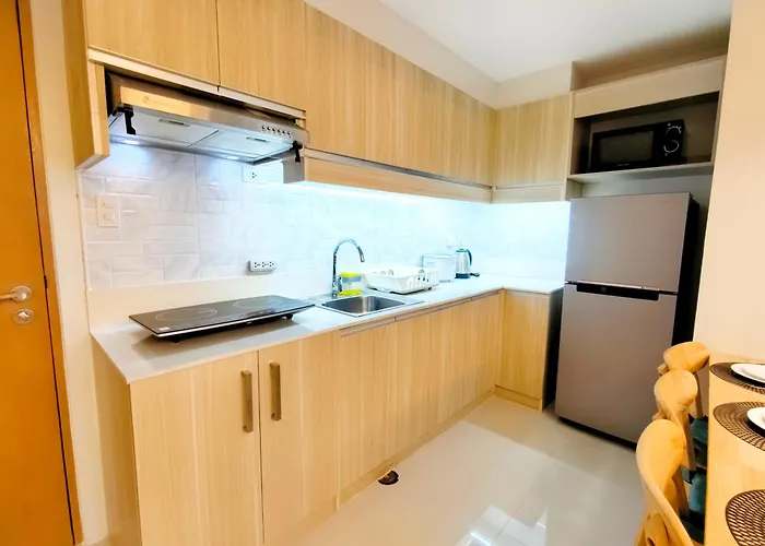 34b Taft East Gate 2 Bedroom Unit Pool, Gym, Balcony Apartment