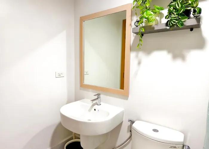 34b Taft East Gate 2 Bedroom Unit Pool, Gym, Balcony Apartment *