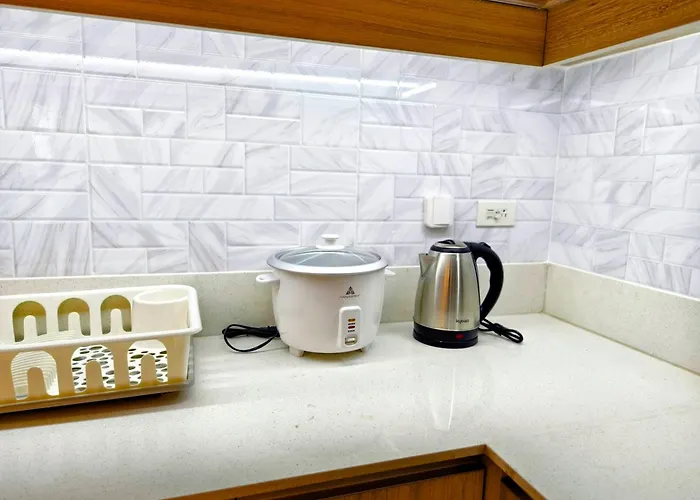 34b Taft East Gate 2 Bedroom Unit Pool, Gym, Balcony Apartment