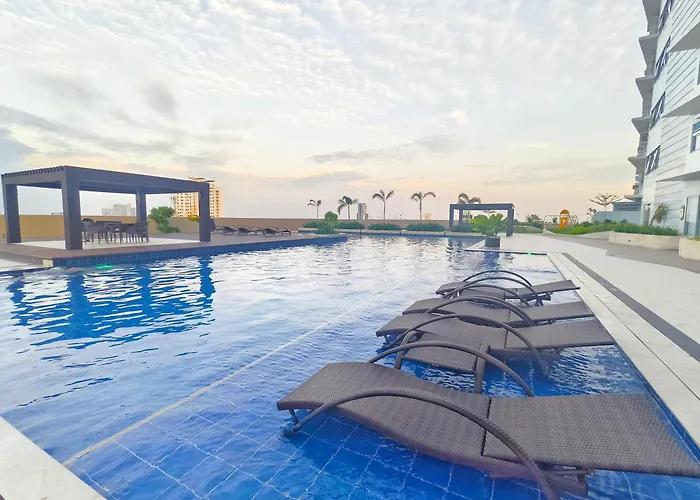 Apartment 34b Taft East Gate 2 Bedroom Unit Pool, Gym, Balcony Cebu