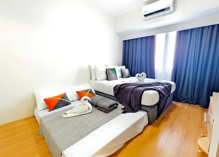34b Taft East Gate 2 Bedroom Unit Pool, Gym, Balcony * Cebu