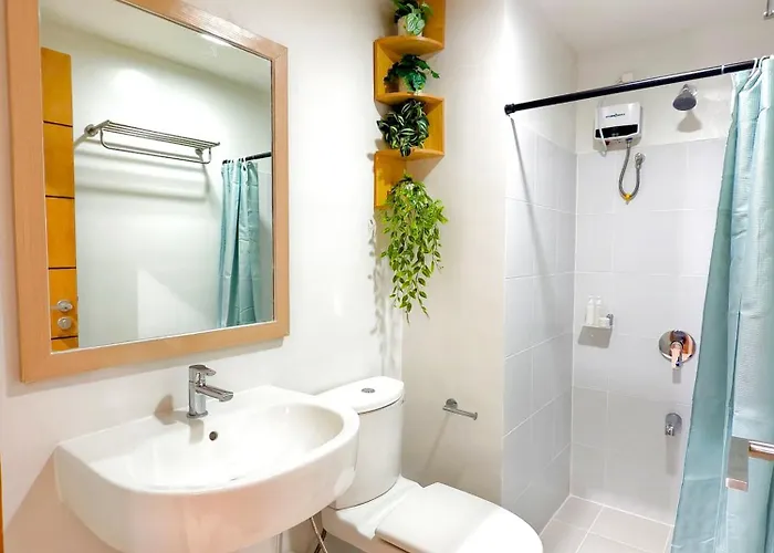 34b Taft East Gate 2 Bedroom Unit Pool, Gym, Balcony Apartment *