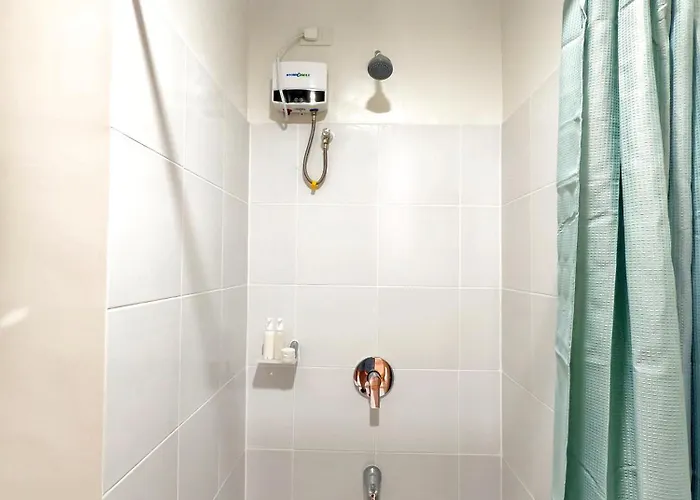 34b Taft East Gate 2 Bedroom Unit Pool, Gym, Balcony Apartment Cebu