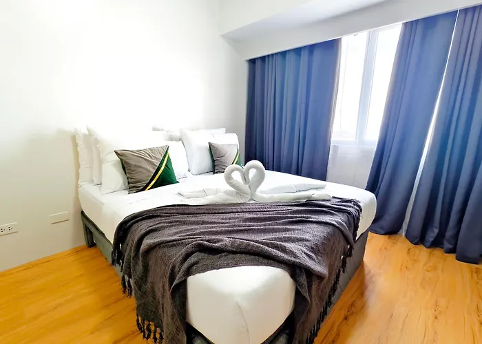 Apartment 34b Taft East Gate 2 Bedroom Unit Pool, Gym, Balcony