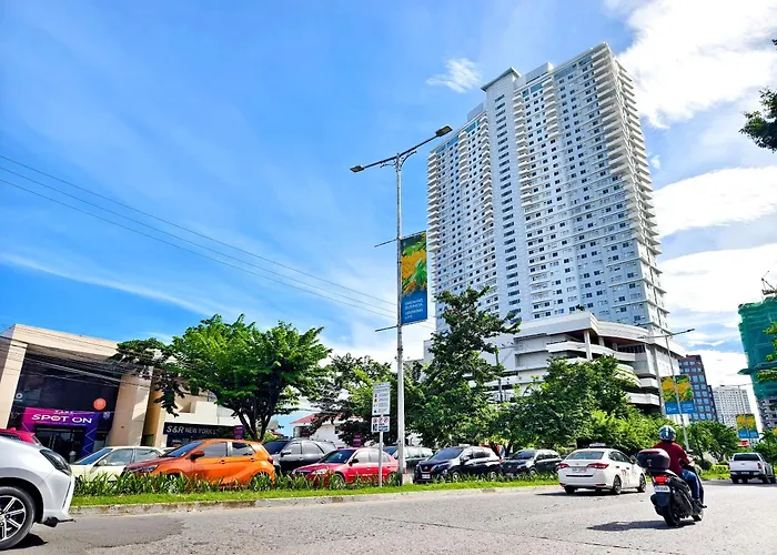 Apartment 34b Taft East Gate 2 Bedroom Unit Pool, Gym, Balcony Cebu