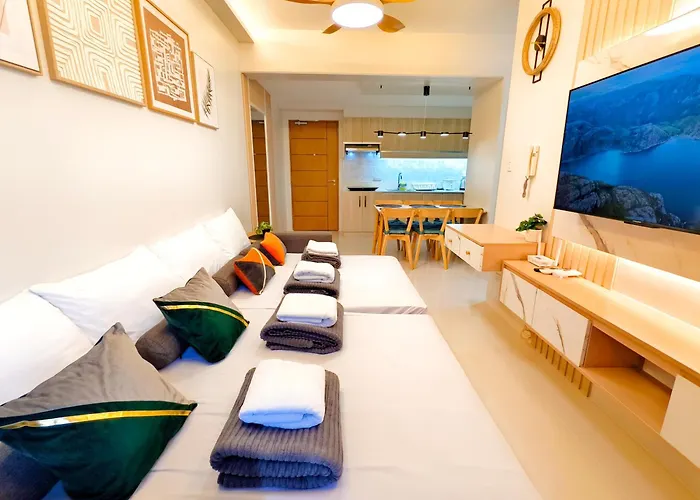 Apartment 34b Taft East Gate 2 Bedroom Unit Pool, Gym, Balcony *