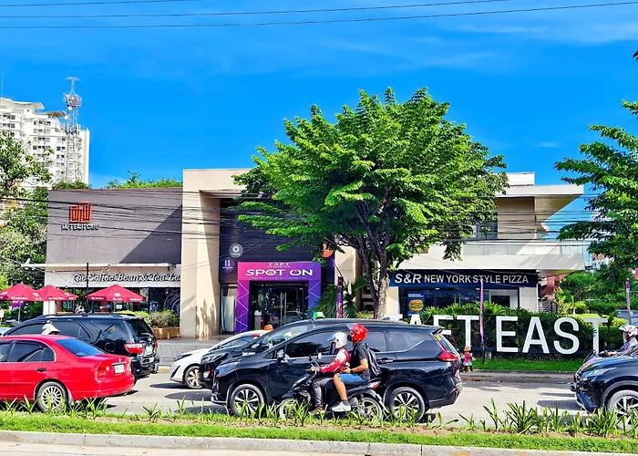 34b Taft East Gate 2 Bedroom Unit Pool, Gym, Balcony Apartment *