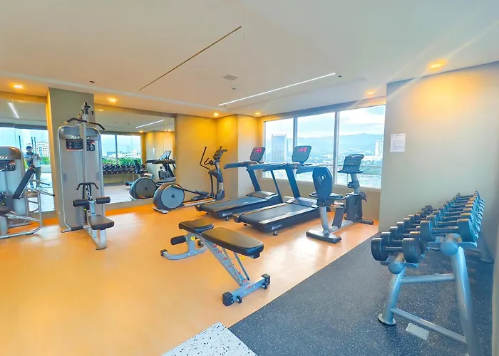 Apartment 34b Taft East Gate 2 Bedroom Unit Pool, Gym, Balcony Cebu