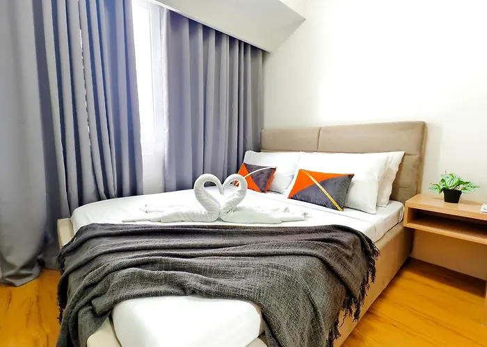 34b Taft East Gate 2 Bedroom Unit Pool, Gym, Balcony Cebu