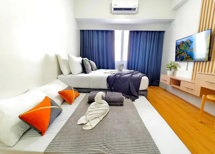 34b Taft East Gate 2 Bedroom Unit Pool, Gym, Balcony * Cebu