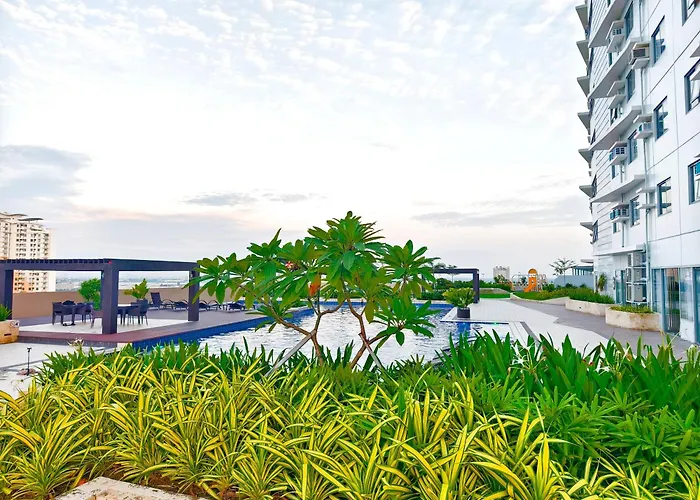 34b Taft East Gate 2 Bedroom Unit Pool, Gym, Balcony Apartment Cebu