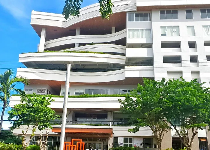 Apartment 34b Taft East Gate 2 Bedroom Unit Pool, Gym, Balcony
